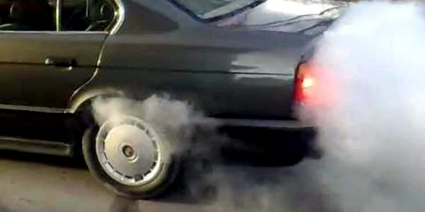 gume gore na BMW-u