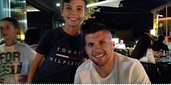 Ante Rebić u Grudama: Navijači iskoristili priliku za fotografiranje ljubuski.info
