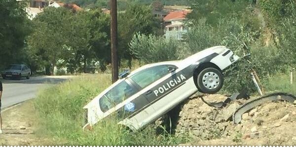 Policijski Golf sletio/uzletio kod Plantaže