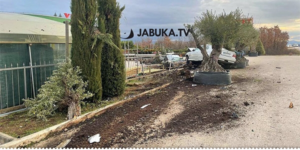 Težak sudar u Ljubuškom, automobil završio u vrtnom centru ljubuski.info
