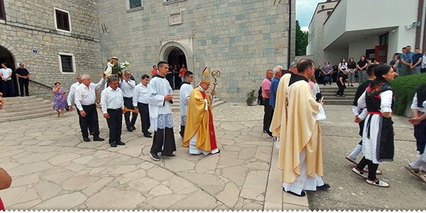 Tisuće vjernika na Humcu ljubuski.info