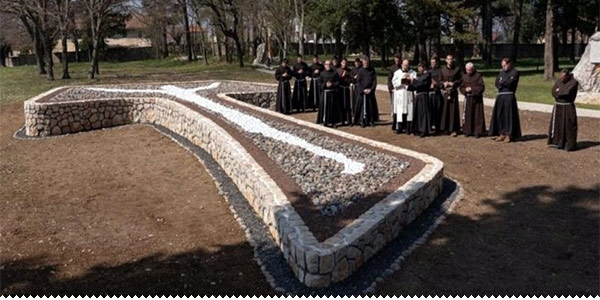 Provincijal fra Miljenko Šteko blagoslovio kameni "tau" ljubuski.info