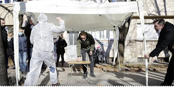 Zdravstveni radnici digli šator ispred zgrade Vlade ljubuski.info