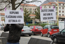 Udruga "Agape" performansom protiv povećanja cijene vode ljubuski.info galerija