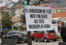 Udruga "Agape" performansom protiv povećanja cijene vode ljubuski.info galerija