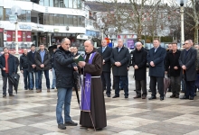 Polaganje vijenaca za sve pobijene franjevce i puk Božji ljubuski.info galerija