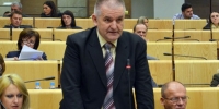 u parlamentu