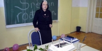 pred tablom